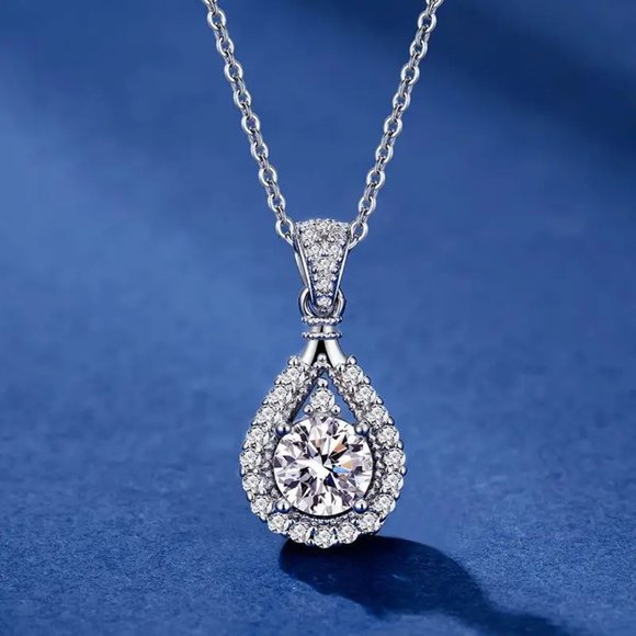 1 Carat teardrop Moissanite Necklace S925 - Picture 1 of 3